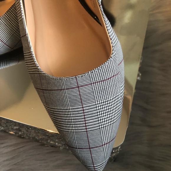 Shoes - Picture 4 of 8